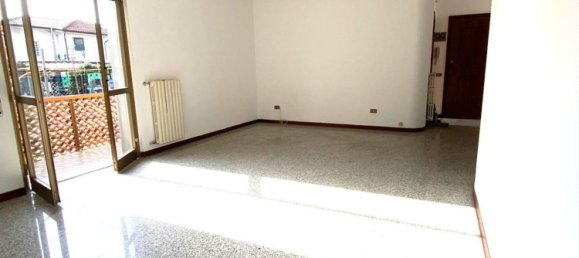 5 rooms Apartment in Massa, Italy No. 188942 7