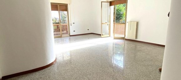 5 rooms Apartment in Massa, Italy No. 188942 8