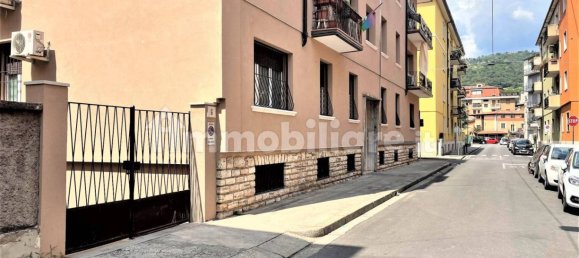 2 bedrooms Apartment in Brescia, Italy No. 335019 2