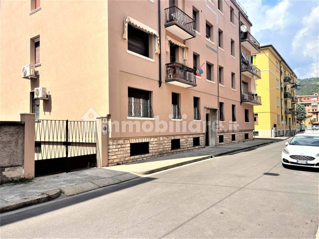 2 bedrooms Apartment in Brescia, Italy No. 335019