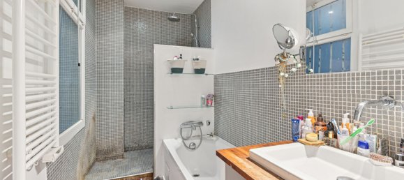 2 bedrooms Apartment in Paris, France No. 108219 11