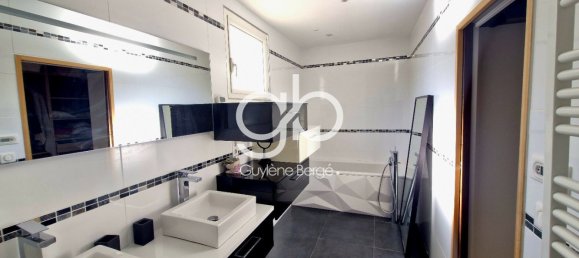 5 bedrooms Villa in Saint-Bres, France No. 294456 9