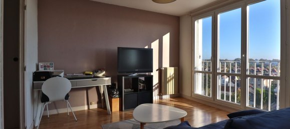 Estudio en Troyes, France No. 218605 17