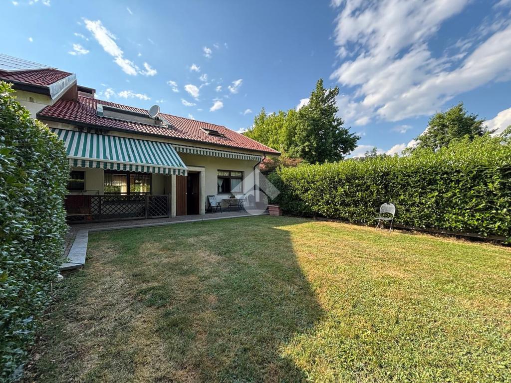 3 bedrooms Villa in Forno Canavese, Italy No. 263392