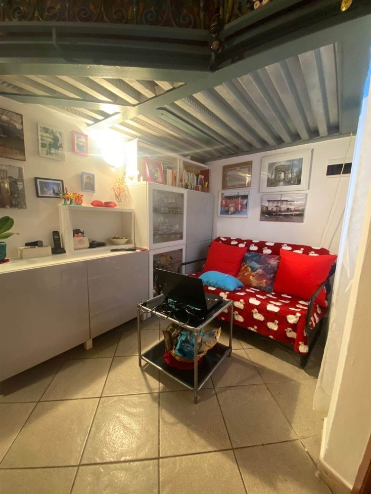 Estudio en Campi Bisenzio, Italy No. 89507