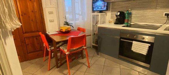 Estudio en Campi Bisenzio, Italy No. 89507 3