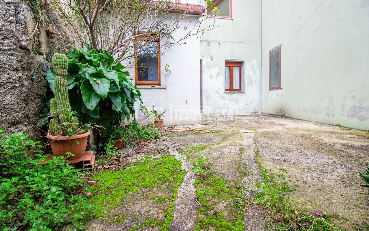 Квартира с 2 комнатами в Флоринас, Италия № 127092