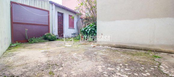 Квартира с 2 комнатами в Флоринас, Италия № 127092 13