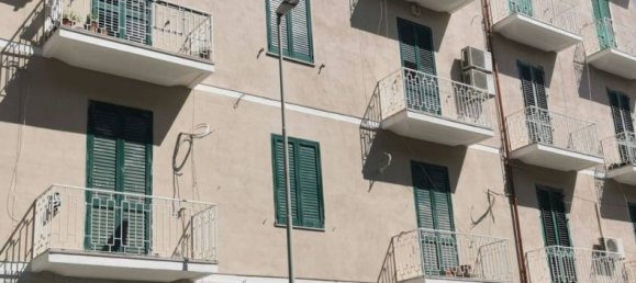 4-salle Appartement à Messina, Italy No. 70343 2