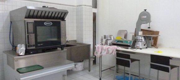 2 rooms Commercial property in Termoli, Italy No. 31205 2