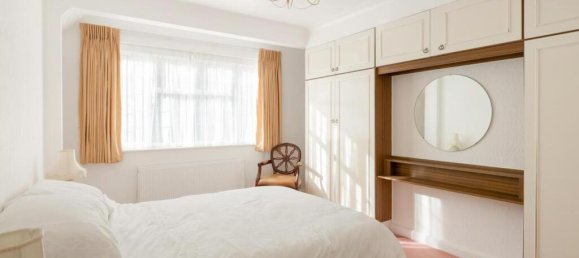 3 bedrooms House in London, United Kingdom No. 3559 8