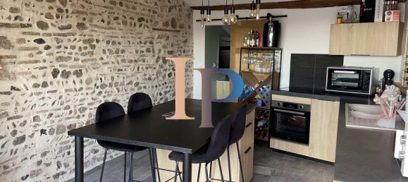 Квартира с 3 спальнями в Роанн, Франция № 246766 4