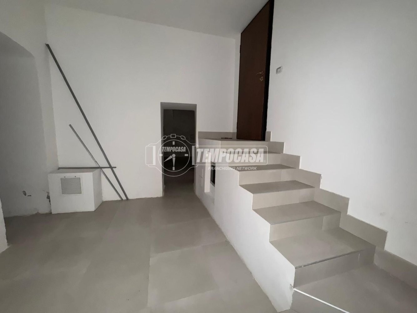 250m² Warehouse in Naples, Italy No. 266987