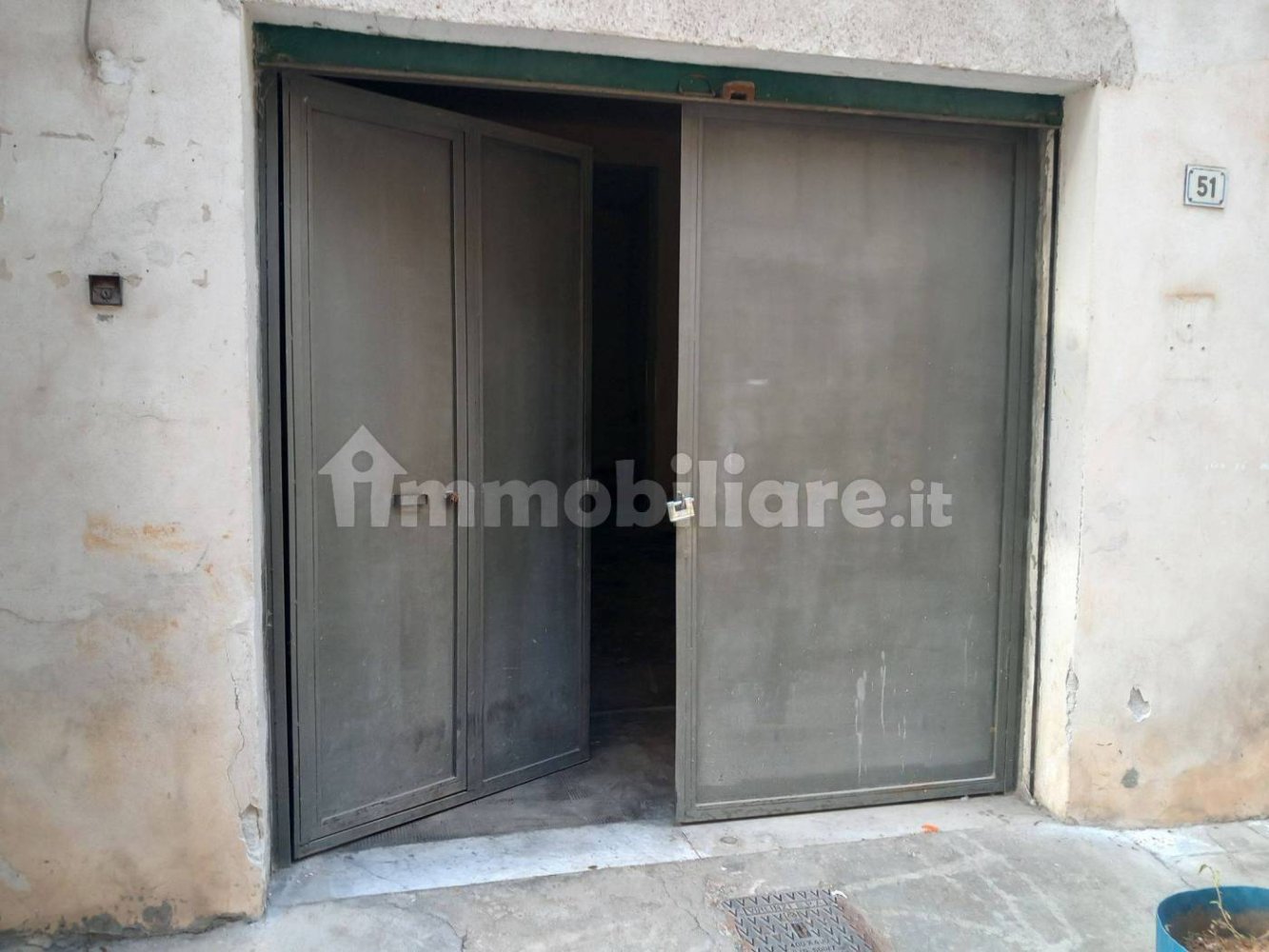 90m² Garage in Palermo, Italy No. 259389