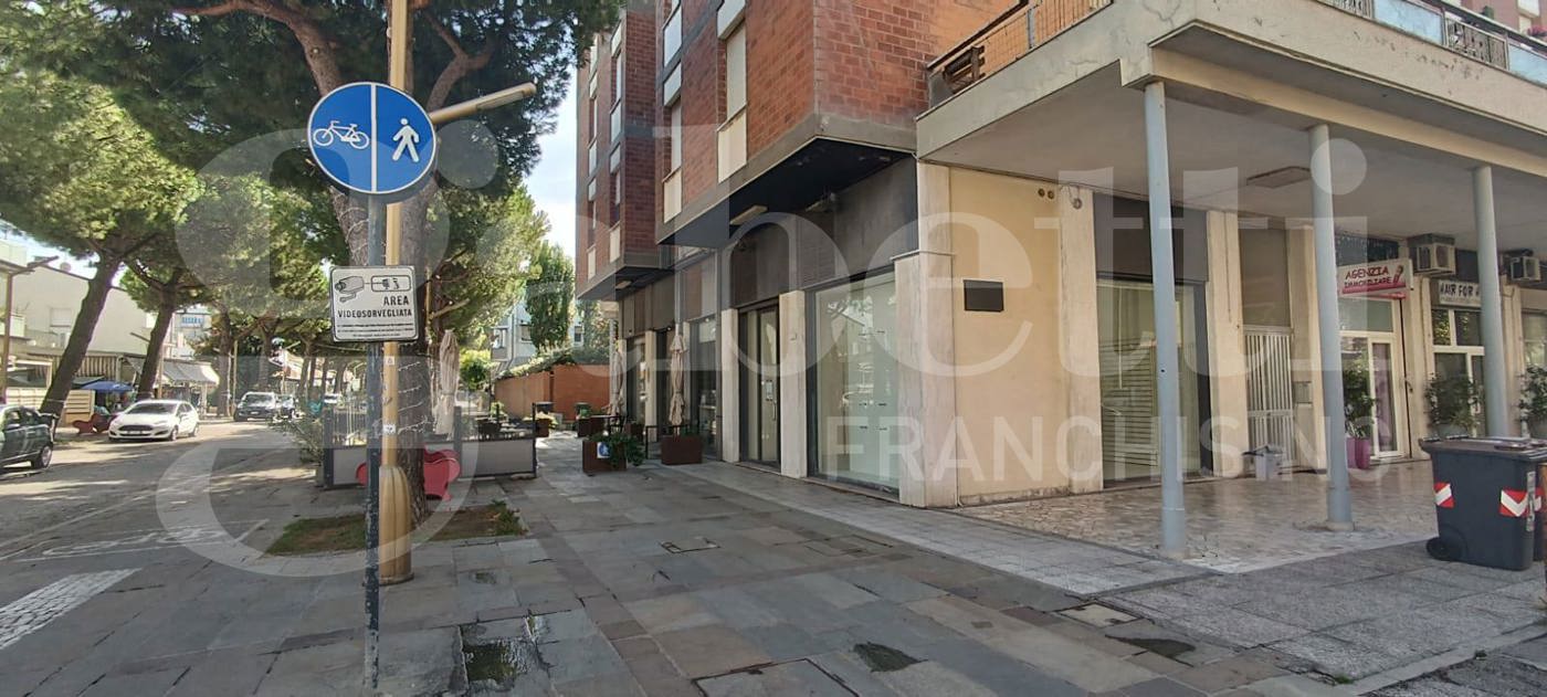 2 rooms Commercial property in Ravenna, Italy No. 324318