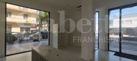 2 rooms Commercial property in Ravenna, Italy No. 324318 3