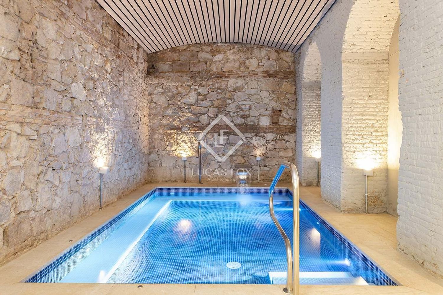 2 bedrooms Apartment in Eixample, Spain No. 196116