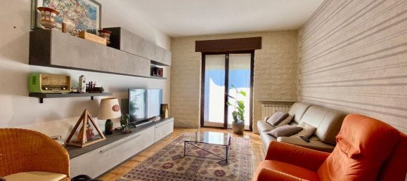 3 rooms Apartment in Casnate con Bernate, Italy No. 258611 10