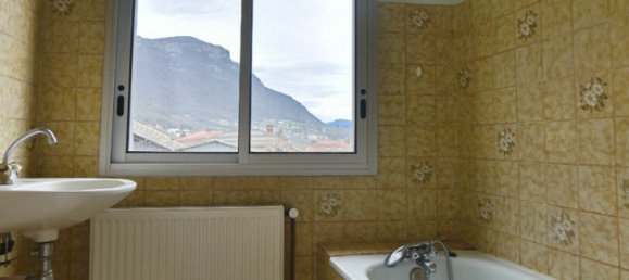 3 bedrooms House in Saint-Vincent-de-Mercuze, France No. 208067 5