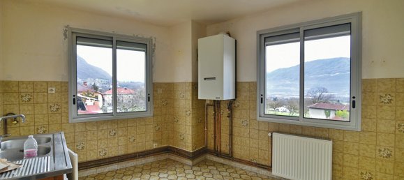 3 bedrooms House in Saint-Vincent-de-Mercuze, France No. 208067 3