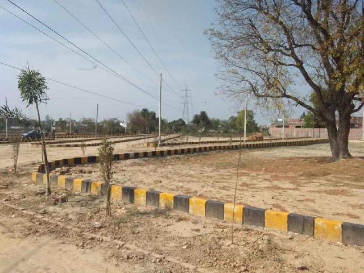  قطعة أرض في Lucknow, India رقم 35549