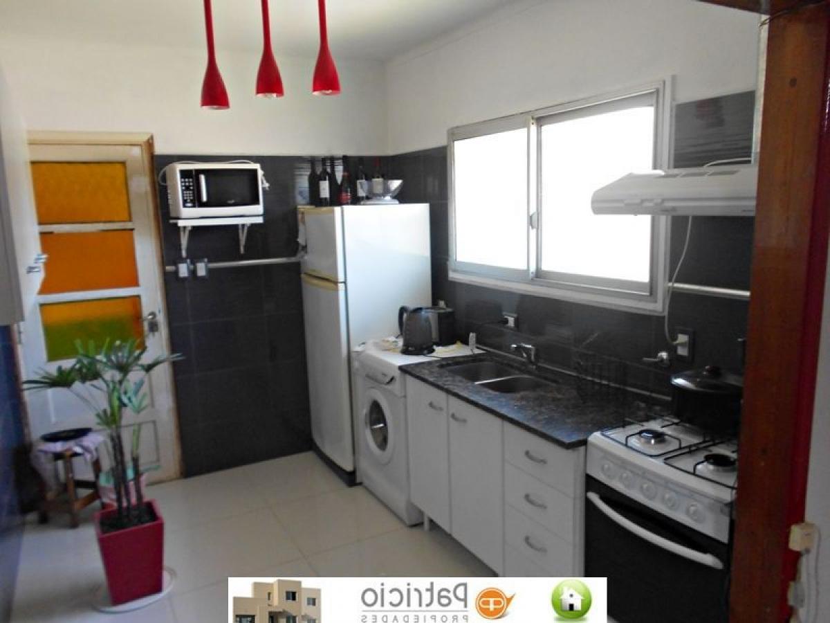 Casa de 3 dormitorios en Mar del Plata, Argentina No. 92613