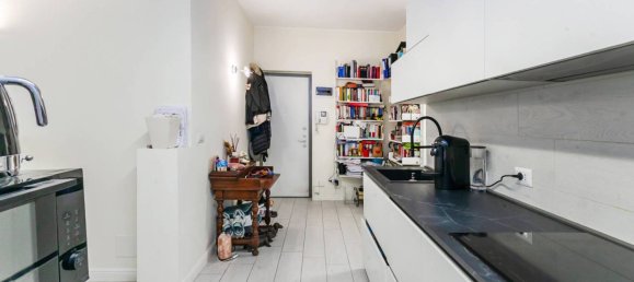 Apartamento de 2 dormitorios en Milan, Italy No. 294456 4