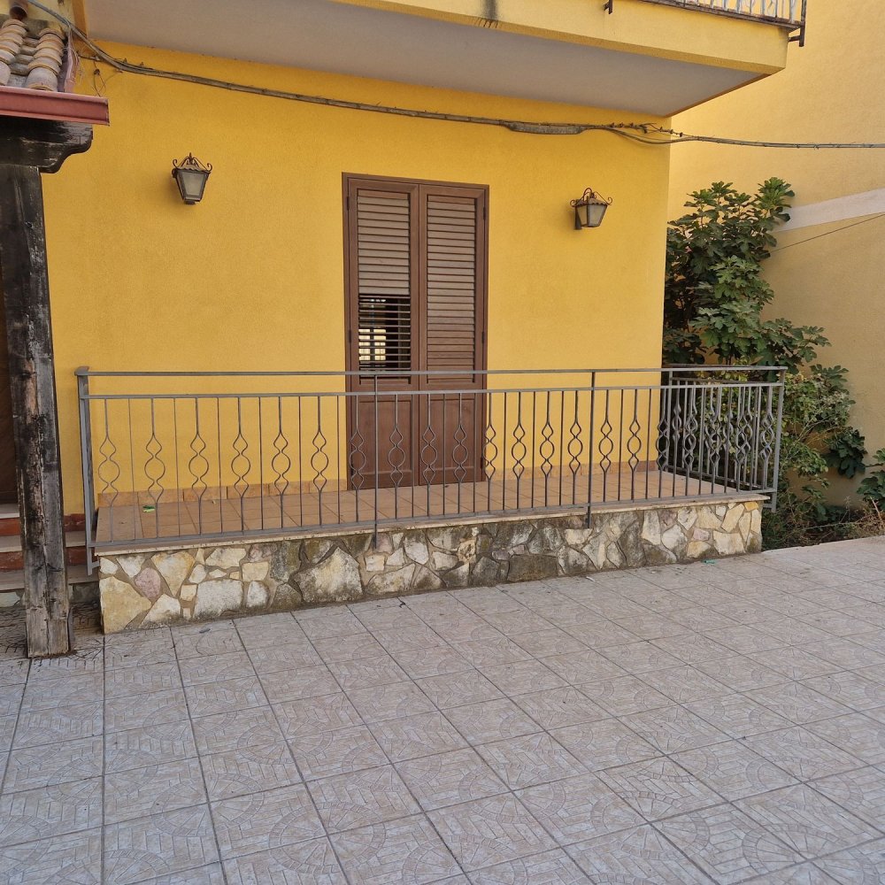 4غرفة شقة في Carini, Italy رقم 48378