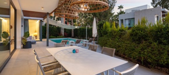 4 bedrooms Villa in Marbella, Spain No. 10114 6