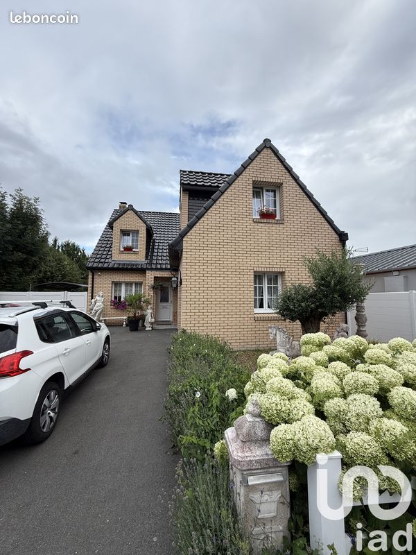 Casa de 4 dormitorios en Loison-sous-Lens, France No. 325527