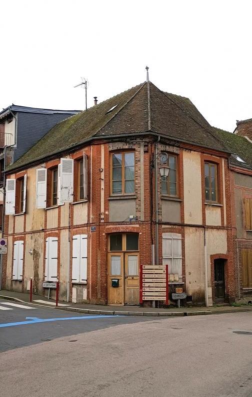 7-Zimmer Gebäude in Brezolles, France, Nr. 88465