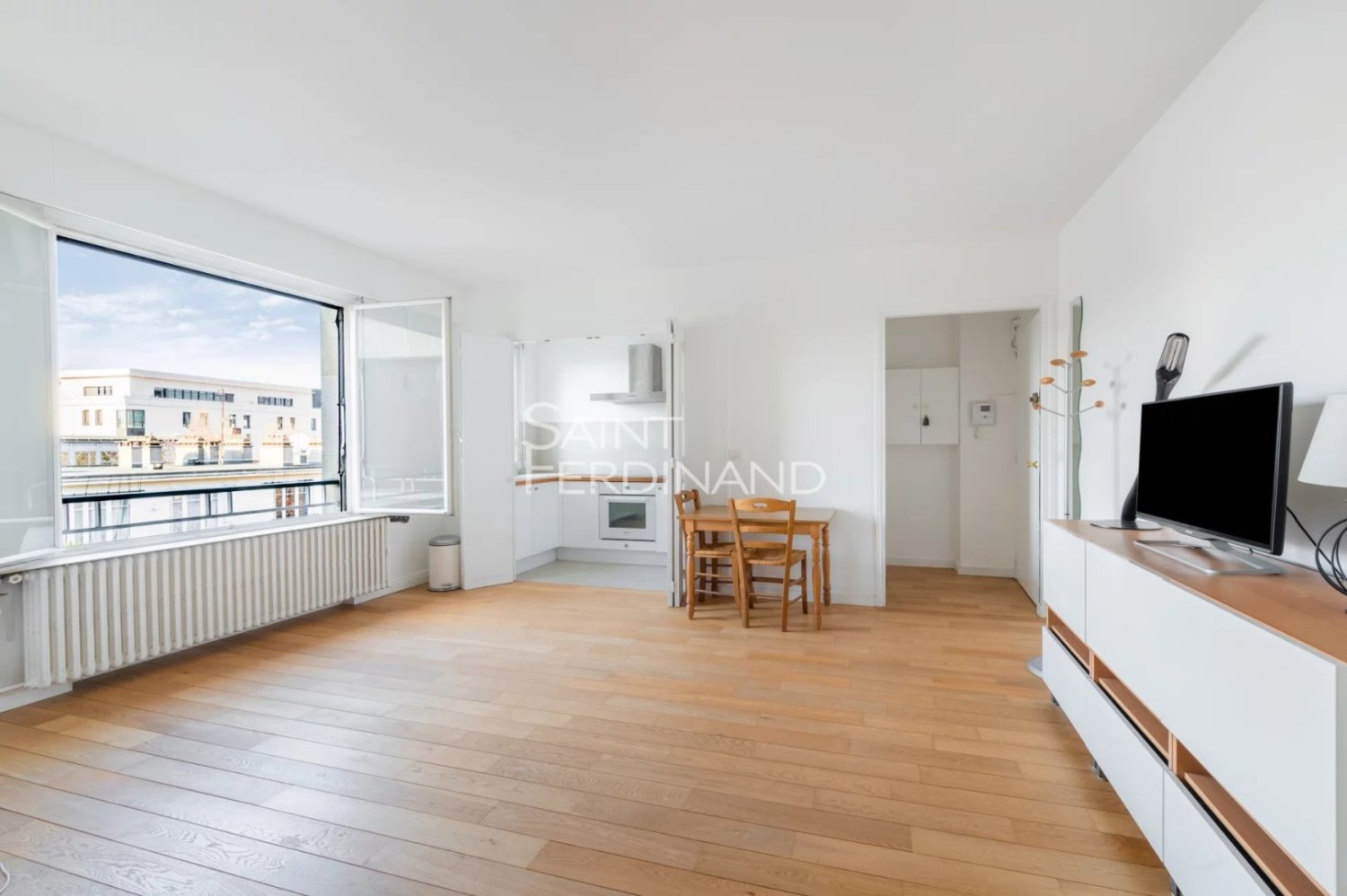 Studio in Neuilly-sur-Seine, France No. 115928