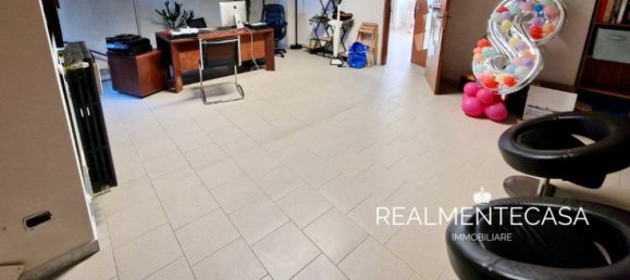 Propiedad comercial de 2 habitaciónes en Abbiategrasso, Italy No. 66297 9