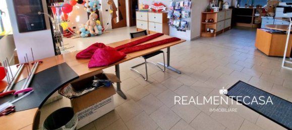 Propiedad comercial de 2 habitaciónes en Abbiategrasso, Italy No. 66297 3