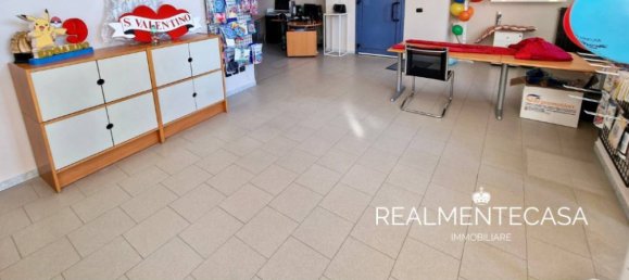 Propiedad comercial de 2 habitaciónes en Abbiategrasso, Italy No. 66297 4