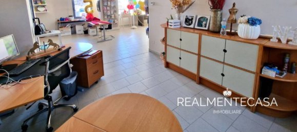 Propiedad comercial de 2 habitaciónes en Abbiategrasso, Italy No. 66297 2