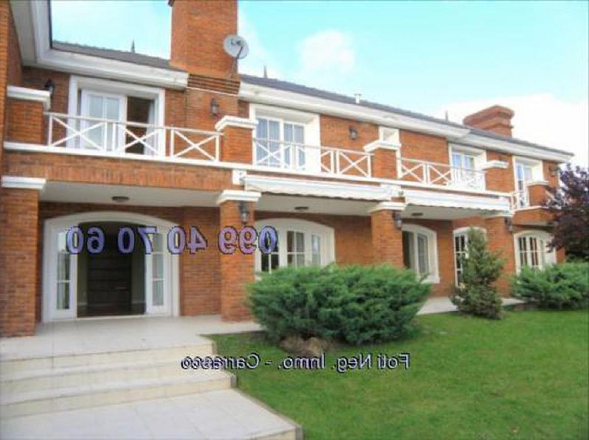 5 bedrooms House in Montevideo, Uruguay No. 11207