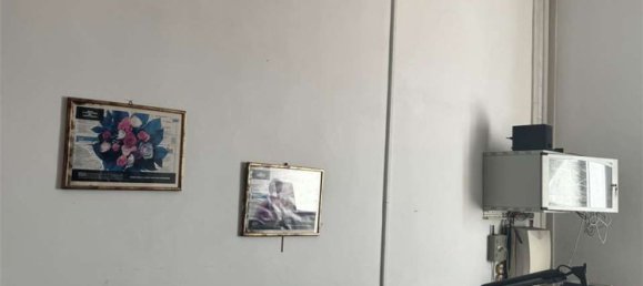 7-salle Appartement à Livorno, Italy No. 103465 8