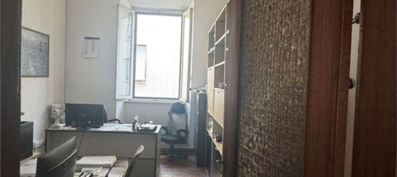 7-salle Appartement à Livorno, Italy No. 103465 18