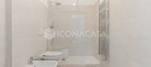 1 chambre Appartement à Milan, Italy No. 381123 12