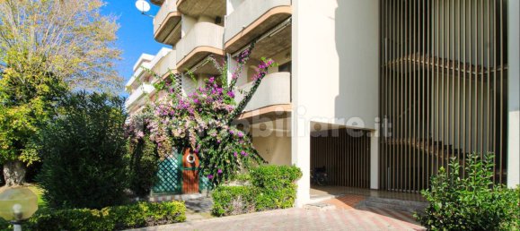 2 bedrooms Apartment in Martinsicuro, Italy No. 185372 2