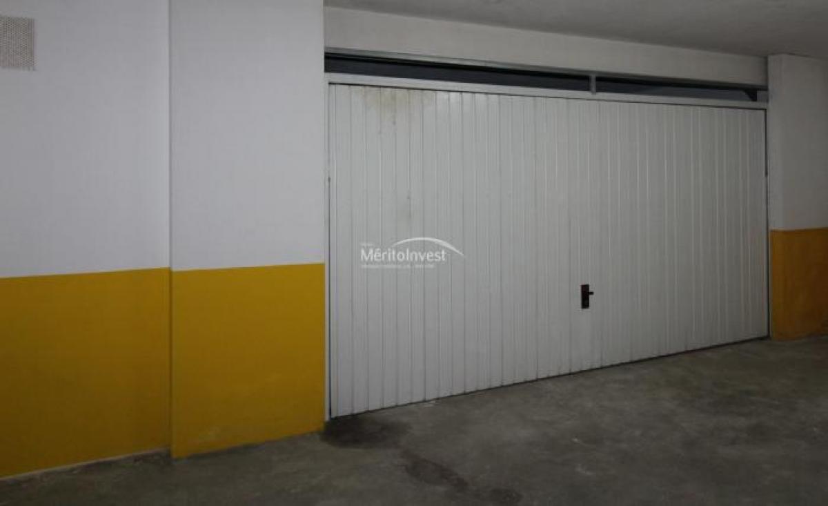 91m² Shop in Braga, Portugal No. 8392