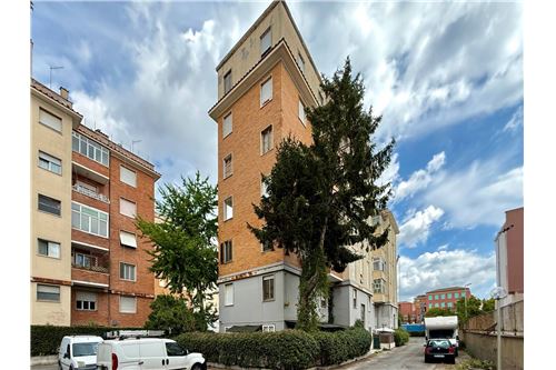 3 bedrooms Apartment in Rome, Italy No. 294248