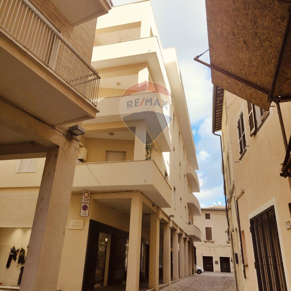 Apartamento de 4 habitaciónes en Foligno, Italy No. 127124