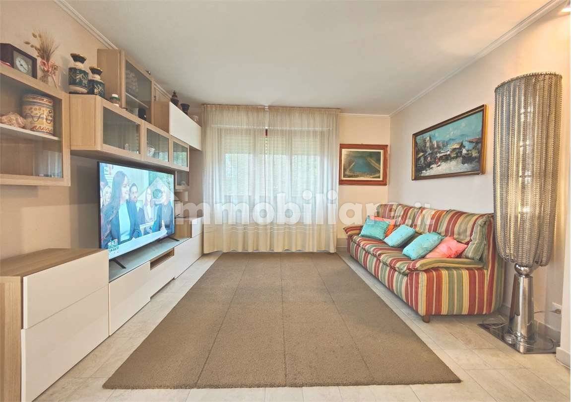 Apartamento T5 em Lucca, Italy N.º 358710
