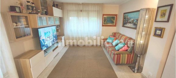 Apartamento T5 em Lucca, Italy N.º 358710 3