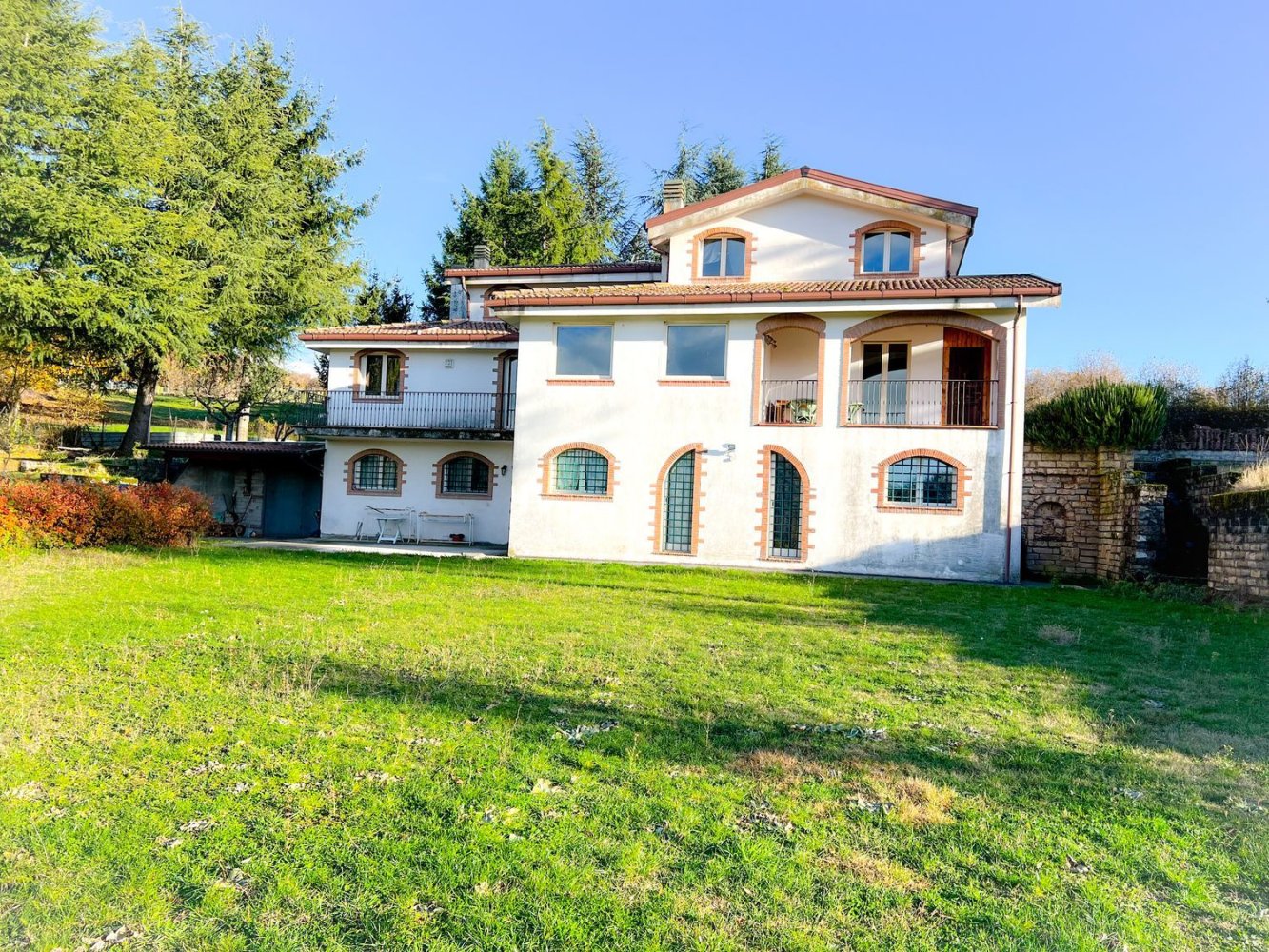 Вилла с 6 комнатами в Фьюджи, Италия № 217814