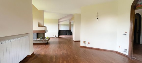 Вилла с 6 комнатами в Фьюджи, Италия № 217814 14