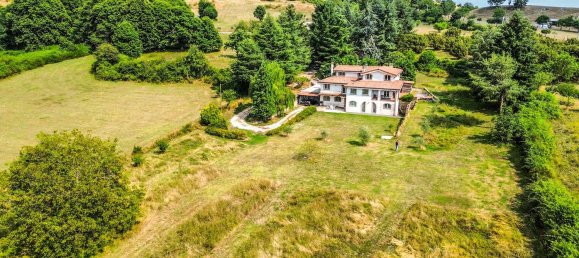 Вилла с 6 комнатами в Фьюджи, Италия № 217814 3