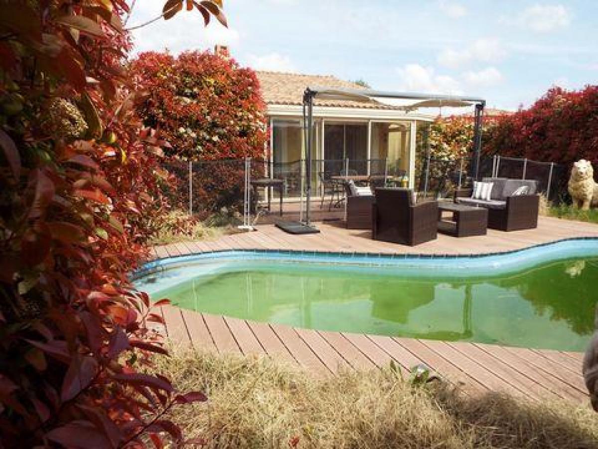 3 bedrooms House in Nimes, France No. 32133